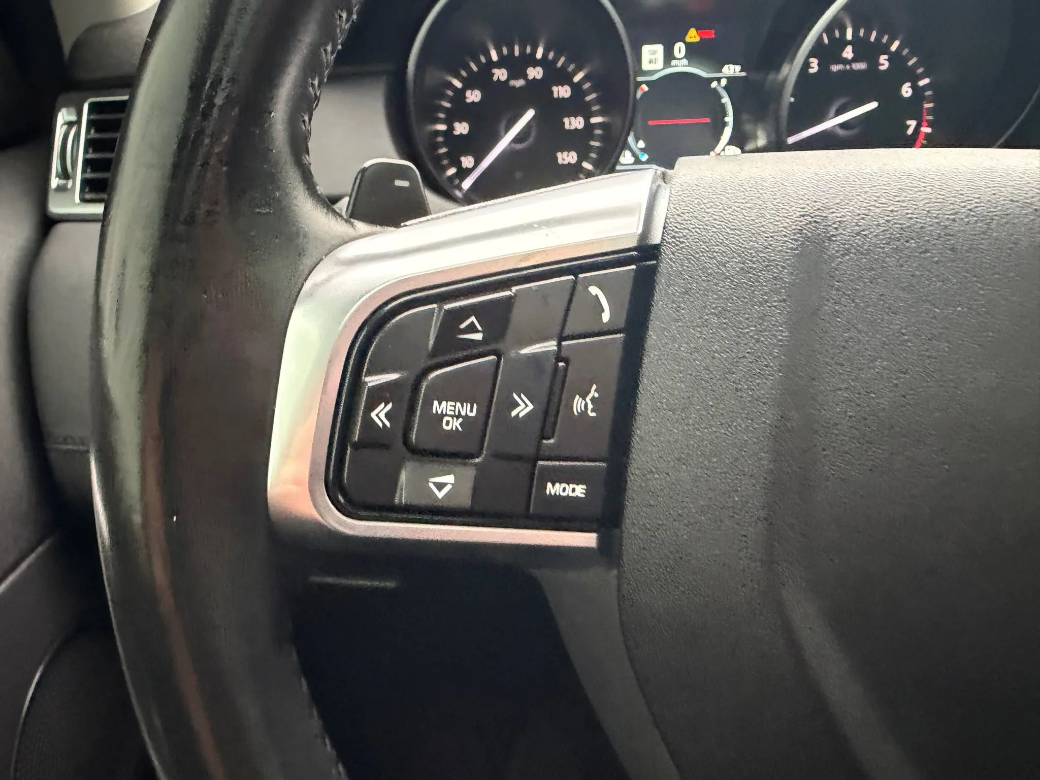 Used 2018 Land Rover Discovery Sport HSE image 26