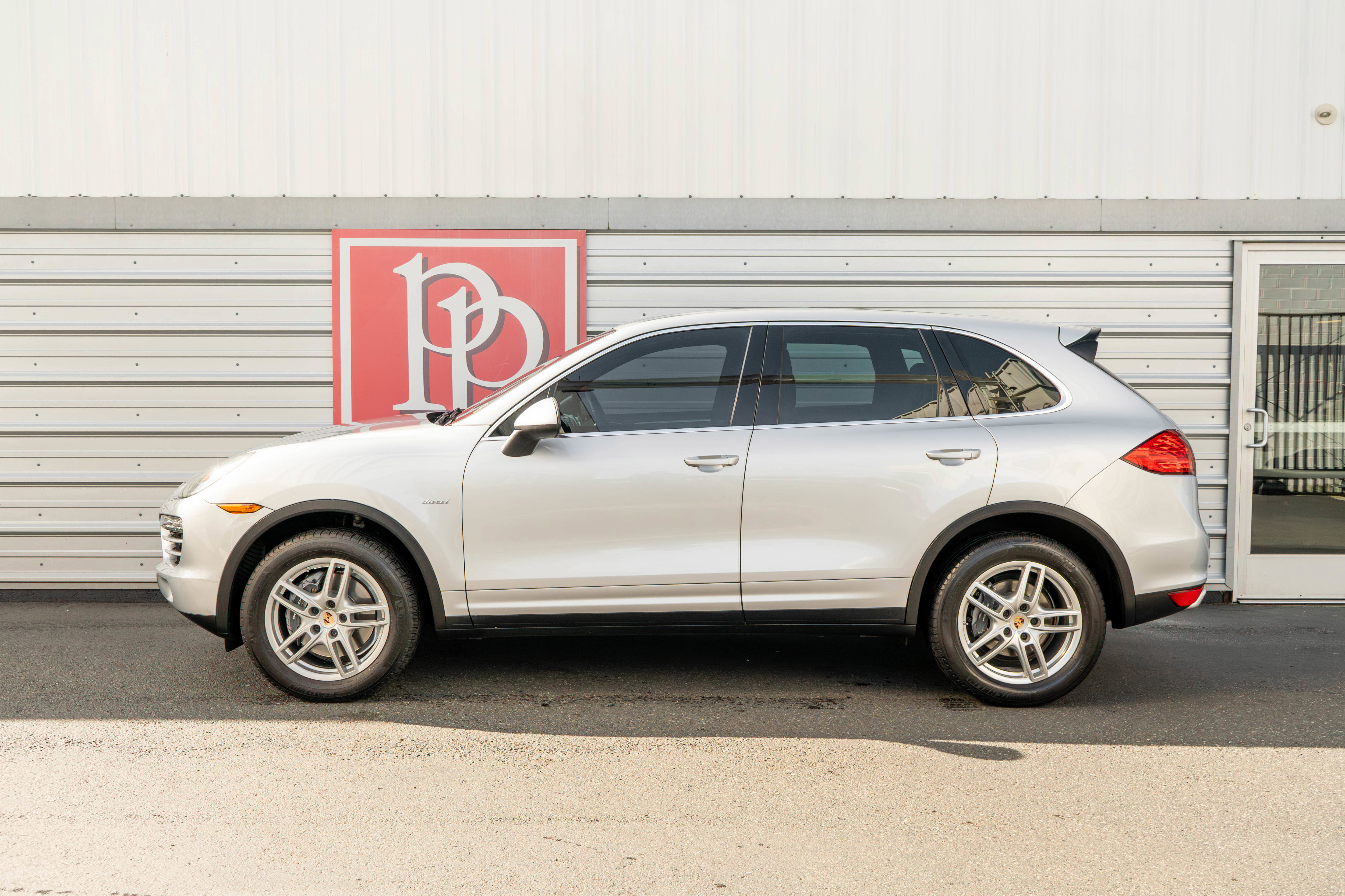 Used 2013 Porsche Cayenne Diesel AWD/4WD image 39