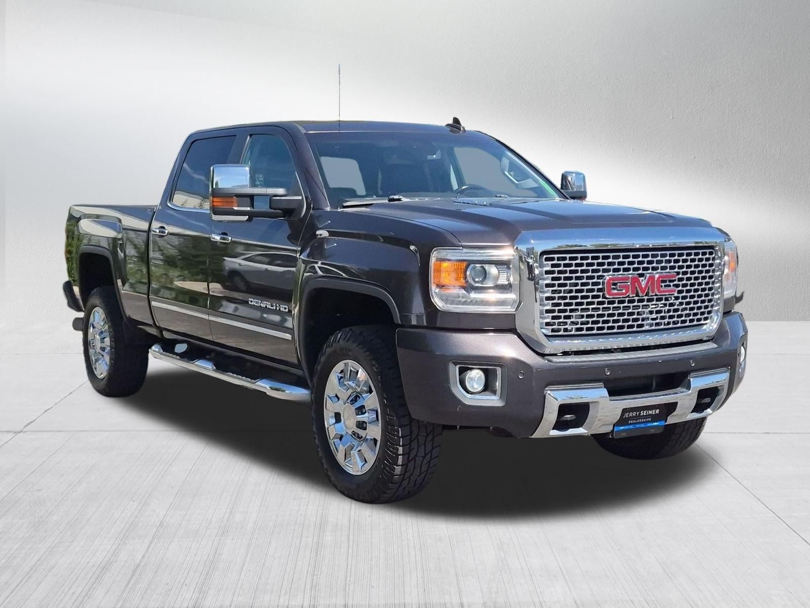 Used 2016 GMC Sierra 2500 Denali w/ Duramax Plus Package AWD/4WD image 7