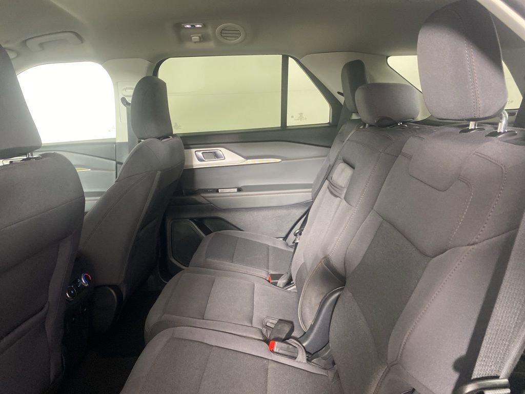 Used 2025 Ford Explorer Active AWD/4WD image 14