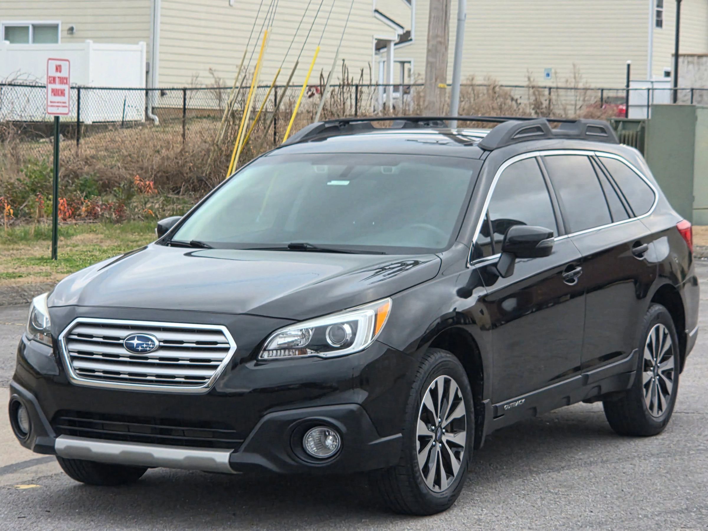 Used 2017 Subaru Outback 3.6R Limited image 1