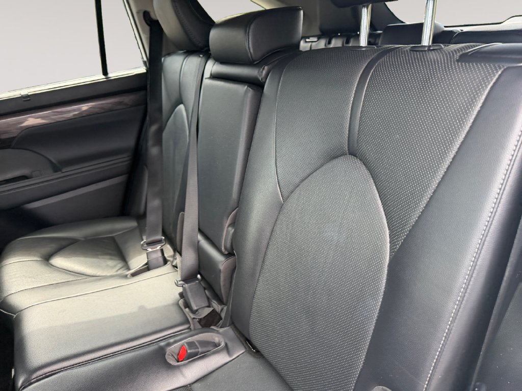 Used 2023 Toyota Highlander Limited AWD/4WD image 13