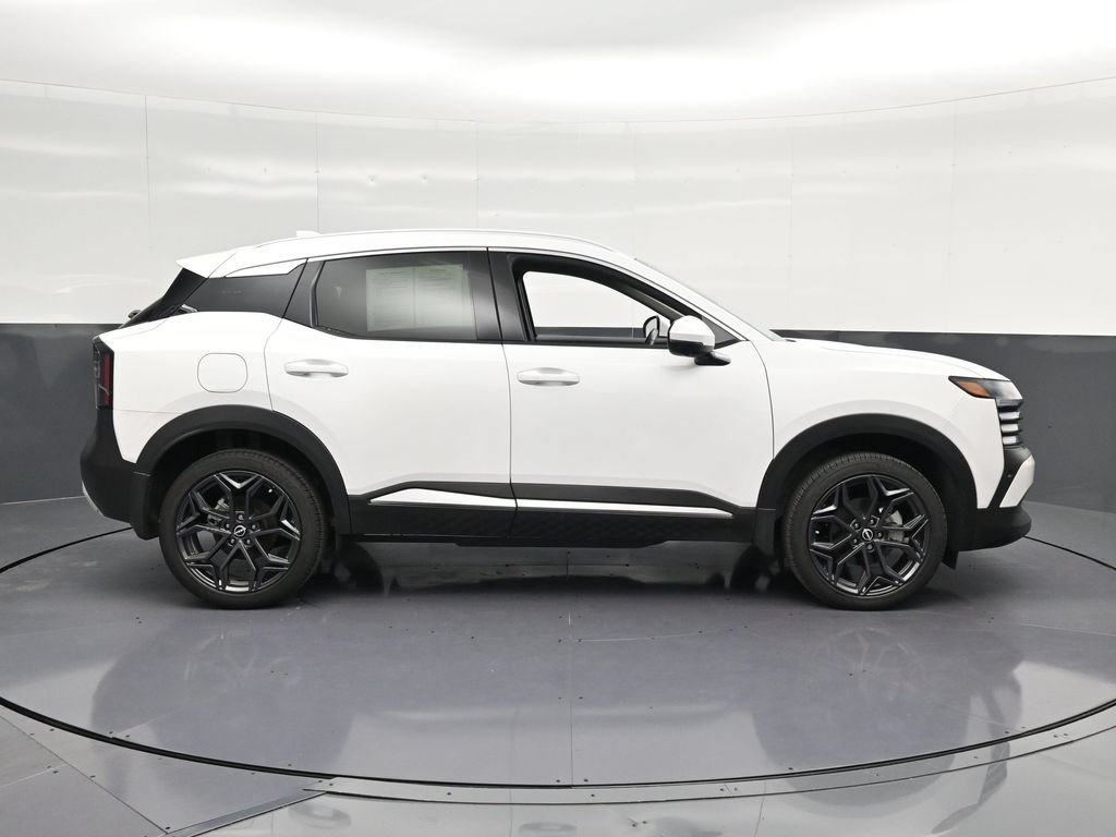 Used 2025 Nissan Kicks SR FWD image 4