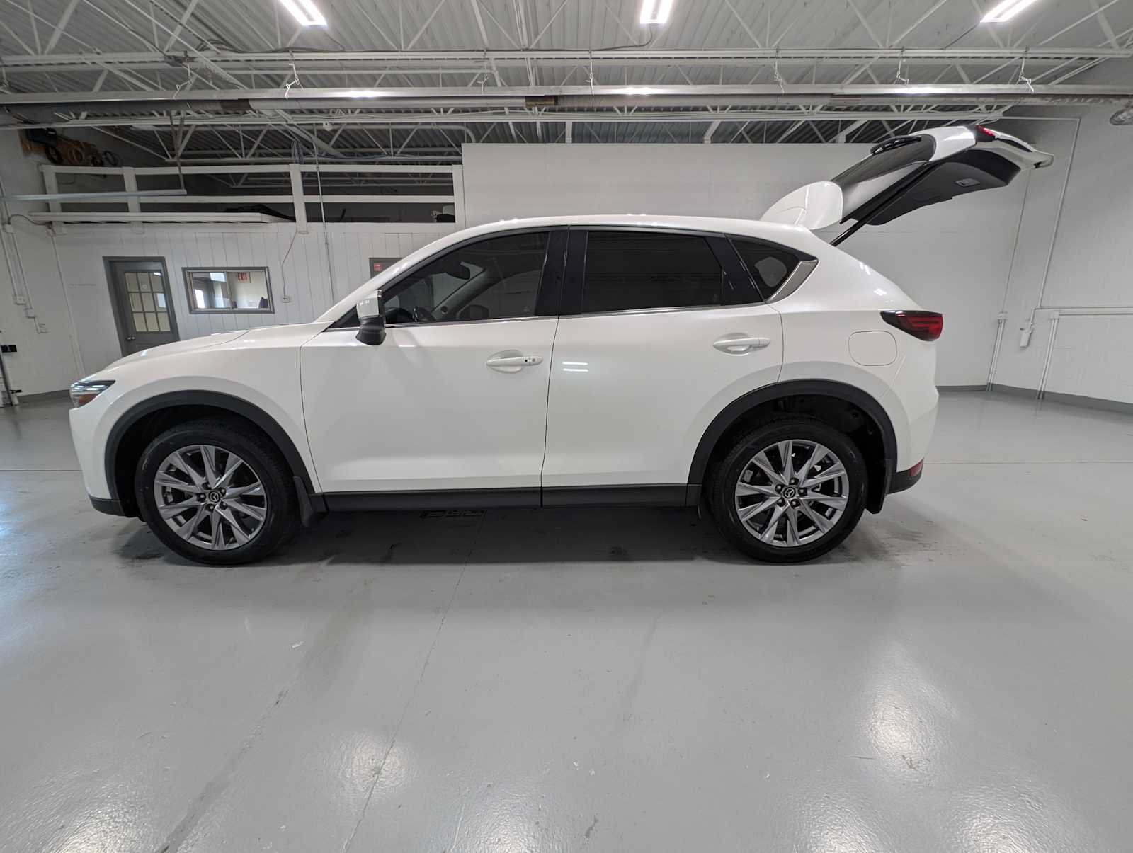 Used 2019 MAZDA CX-5 Grand Touring w/ GT Premium Package AWD/4WD image 12