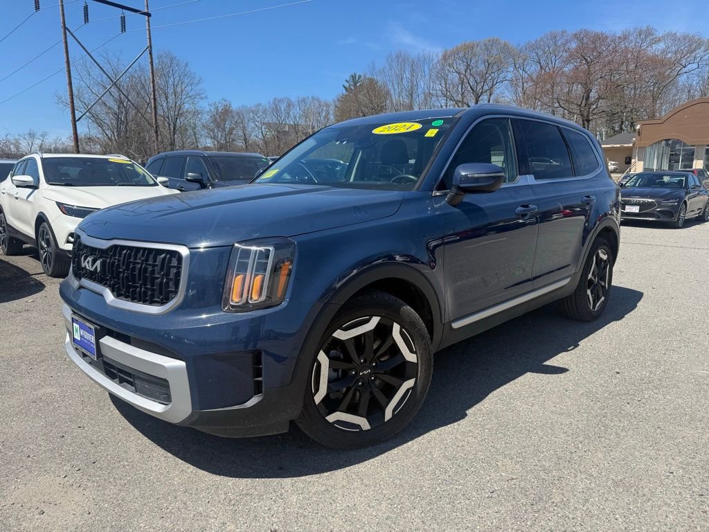 Used 2024 Kia Telluride EX w/ EX Captain's Chair Package