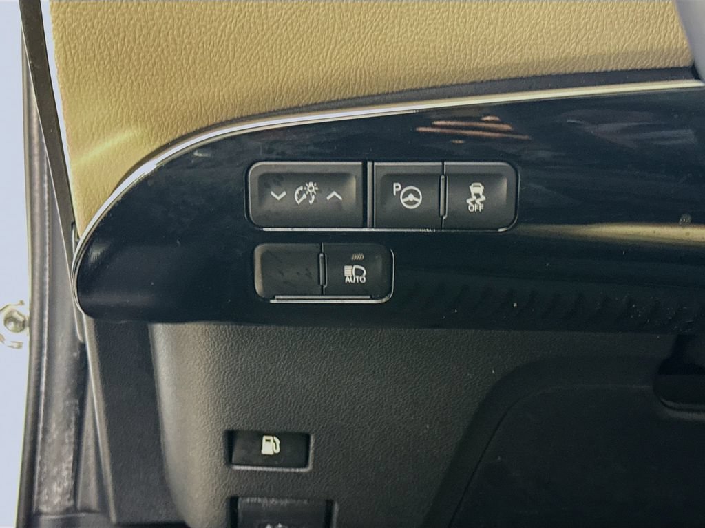 Certified 2022 Toyota Prius XLE FWD image 10