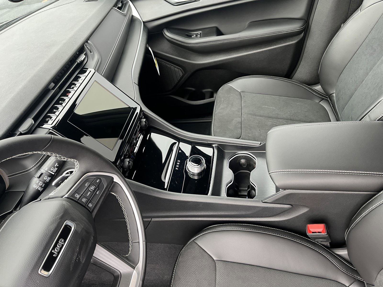 New 2025 Jeep Grand Cherokee L Altitude image 13