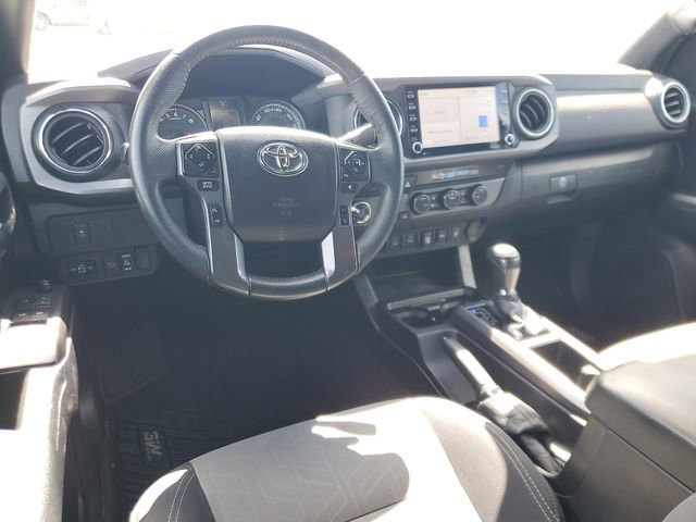 Used 2021 Toyota Tacoma TRD Sport w/ Technology Package image 12
