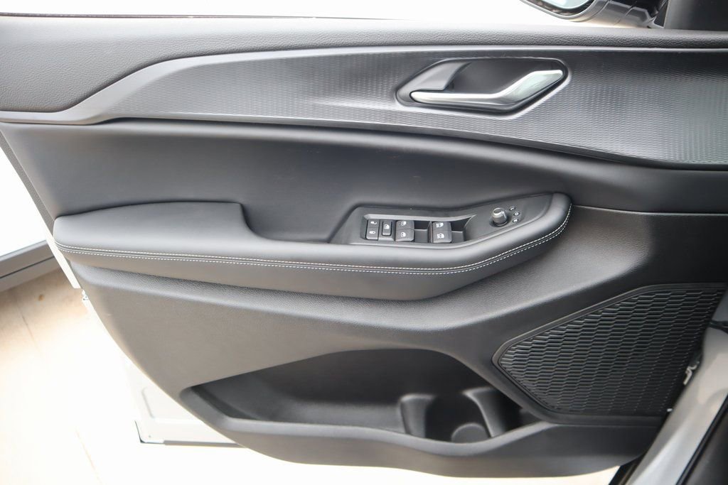 New 2025 Jeep Grand Cherokee L Altitude image 17