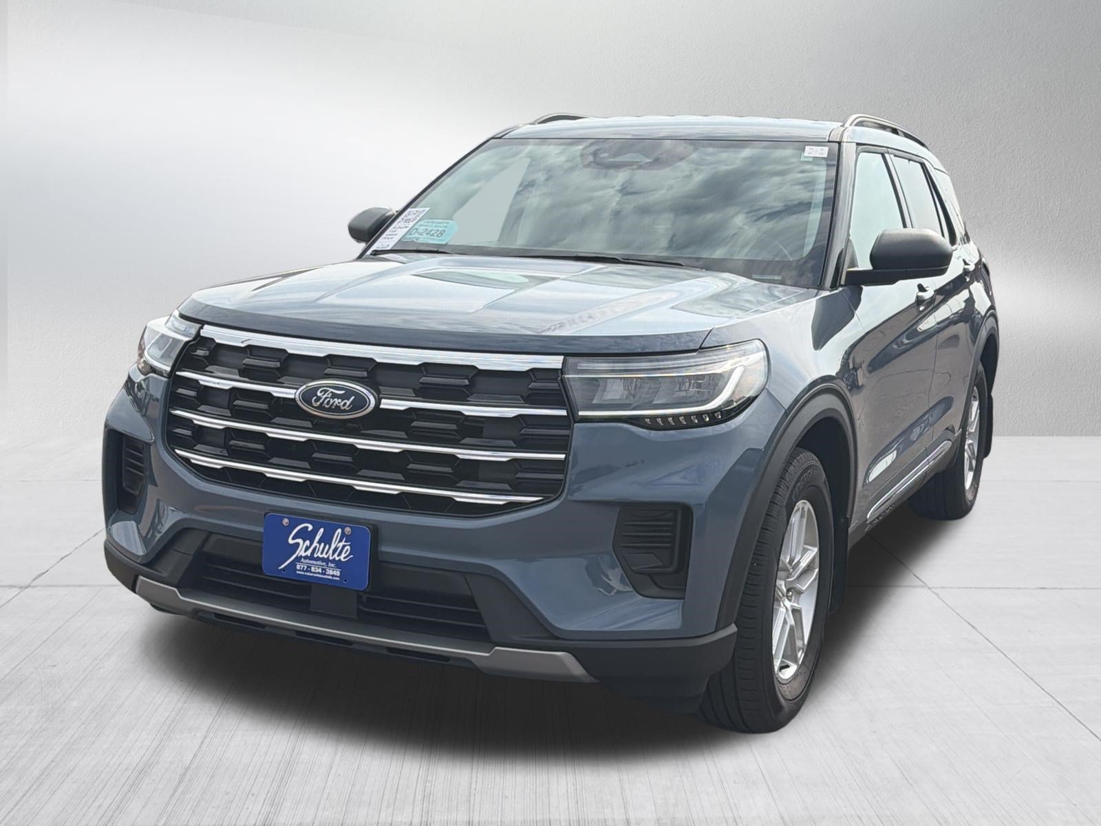 Used 2025 Ford Explorer Active AWD/4WD image 3