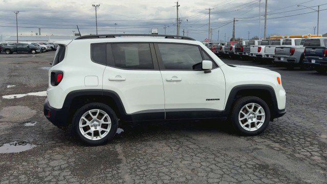 Used 2019 Jeep Renegade Latitude w/ Cold Weather Group image 9