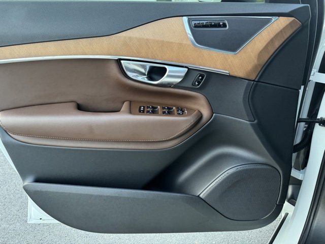 Used 2025 Volvo XC90 B6 Plus w/ Protection Package Premier image 11