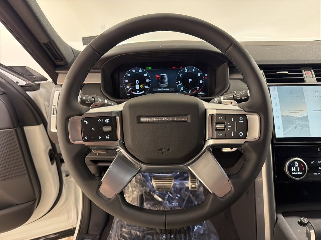 New 2026 Land Rover Discovery Dynamic SE image 14