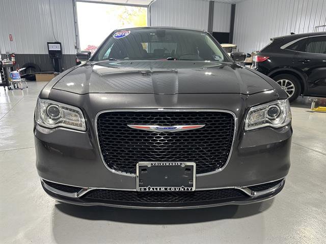 Used 2019 Chrysler 300 Touring L w/ Quick Order Package 22F image 2