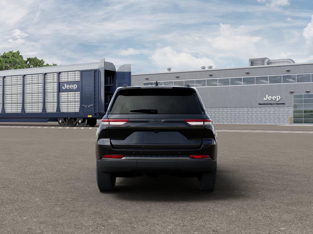 New 2026 Jeep Grand Cherokee Altitude RWD image 7