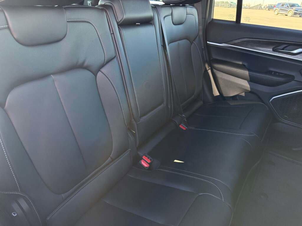 New 2026 Jeep Grand Cherokee Limited image 22