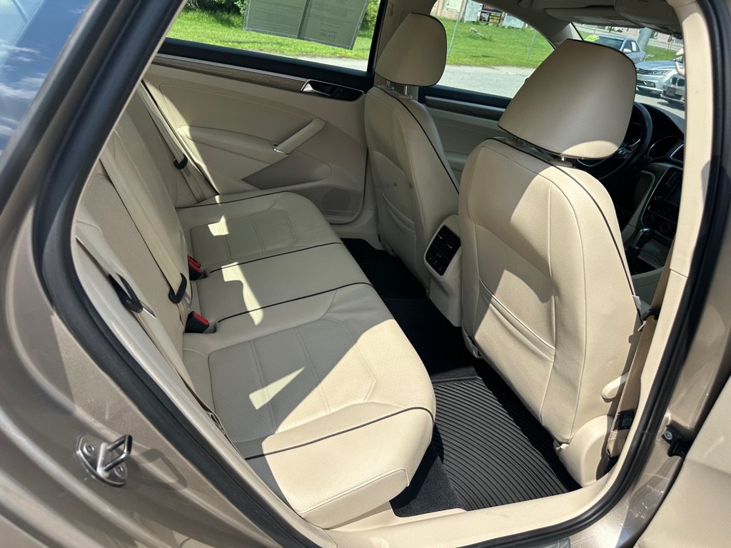 Used 2017 Volkswagen Passat 1.8T SE FWD image 22