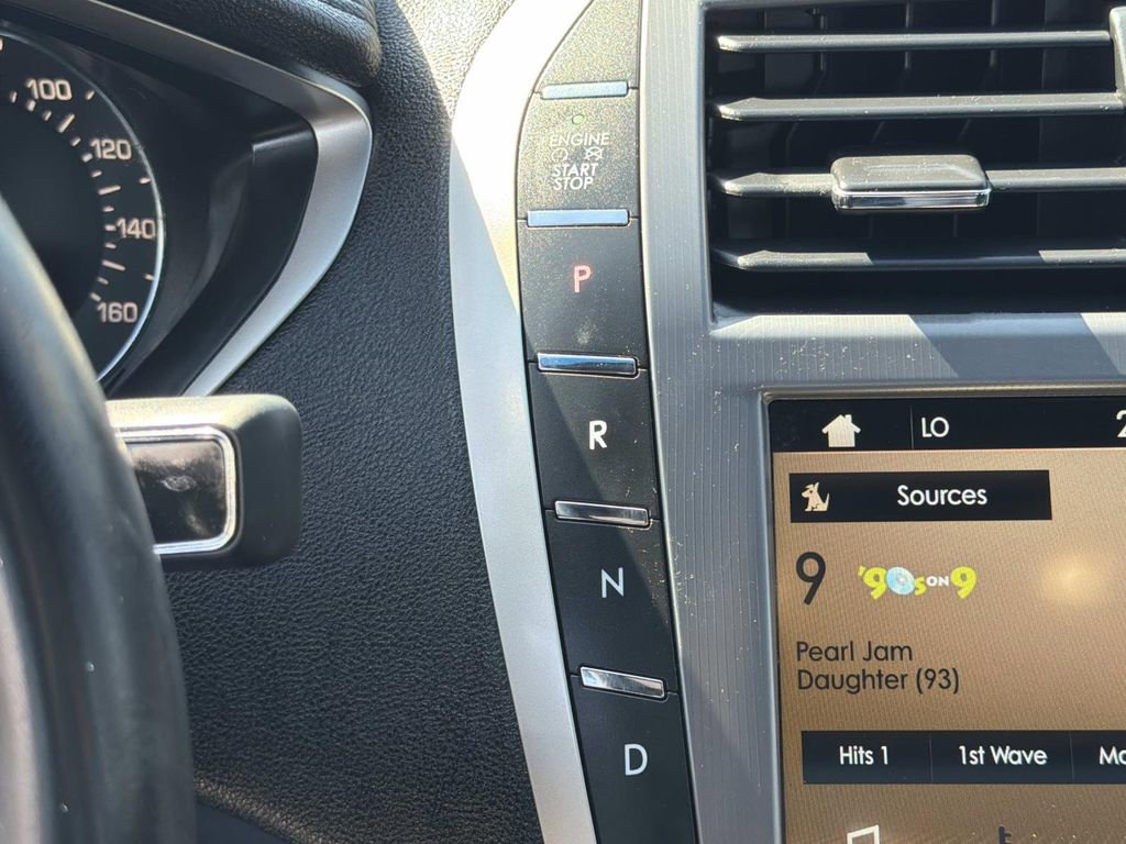 Used 2017 Lincoln MKZ Reserve image 11