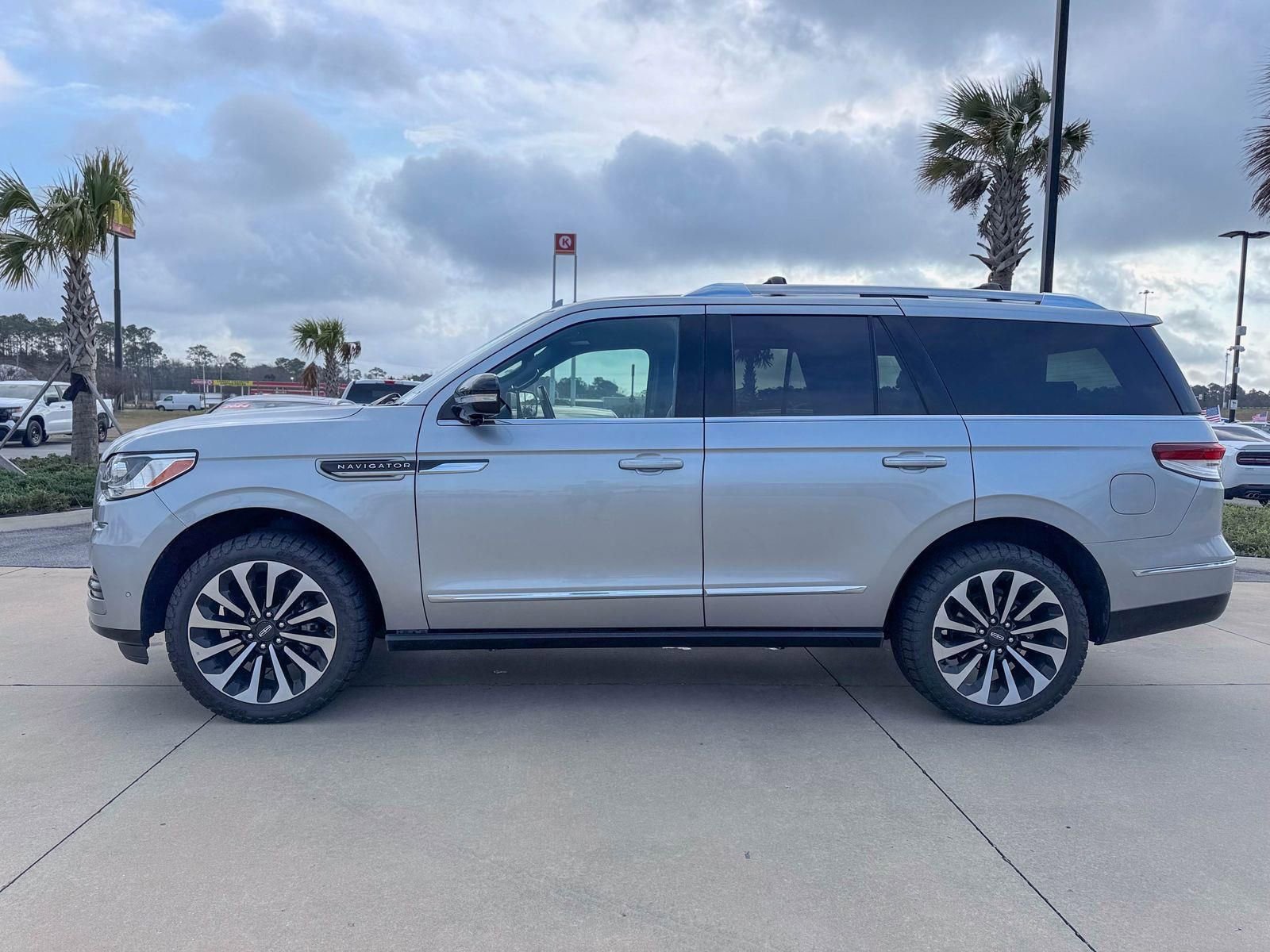 Used 2022 Lincoln Navigator Reserve image 34
