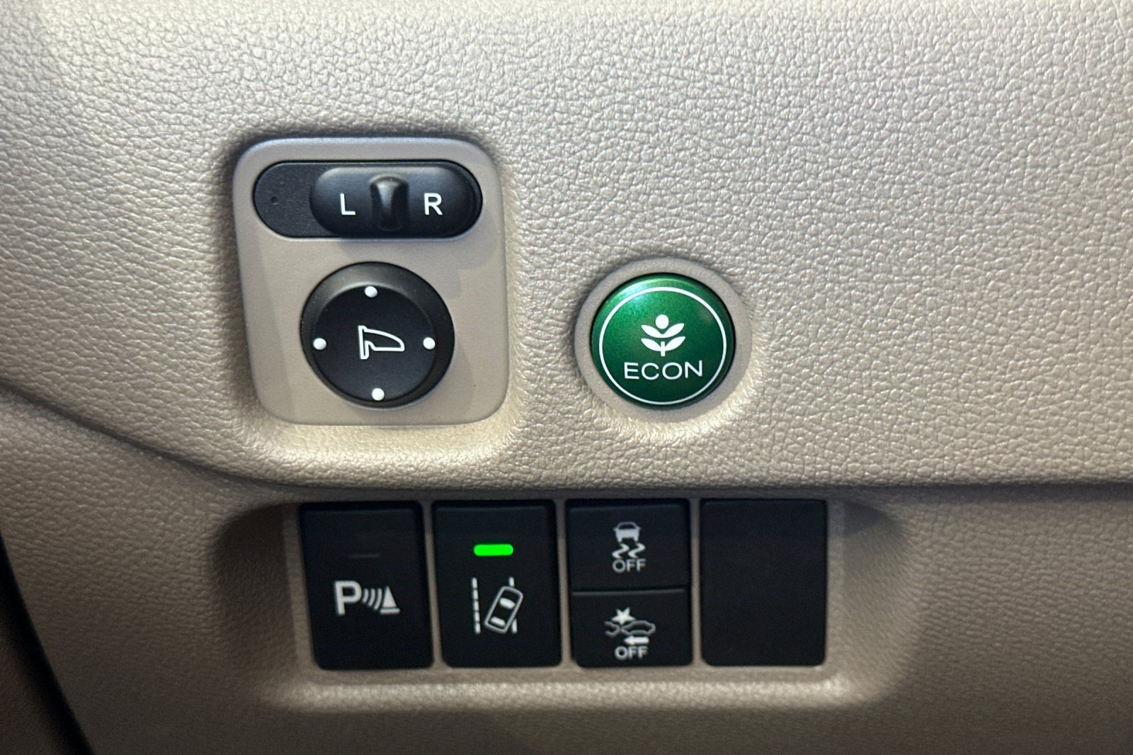 Used 2016 Honda Pilot Touring image 36