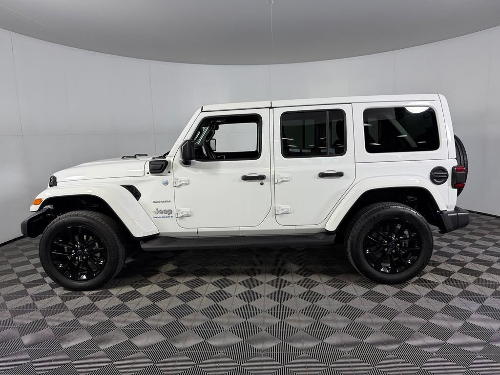 Used 2024 Jeep Wrangler Unlimited Sahara AWD/4WD image 10
