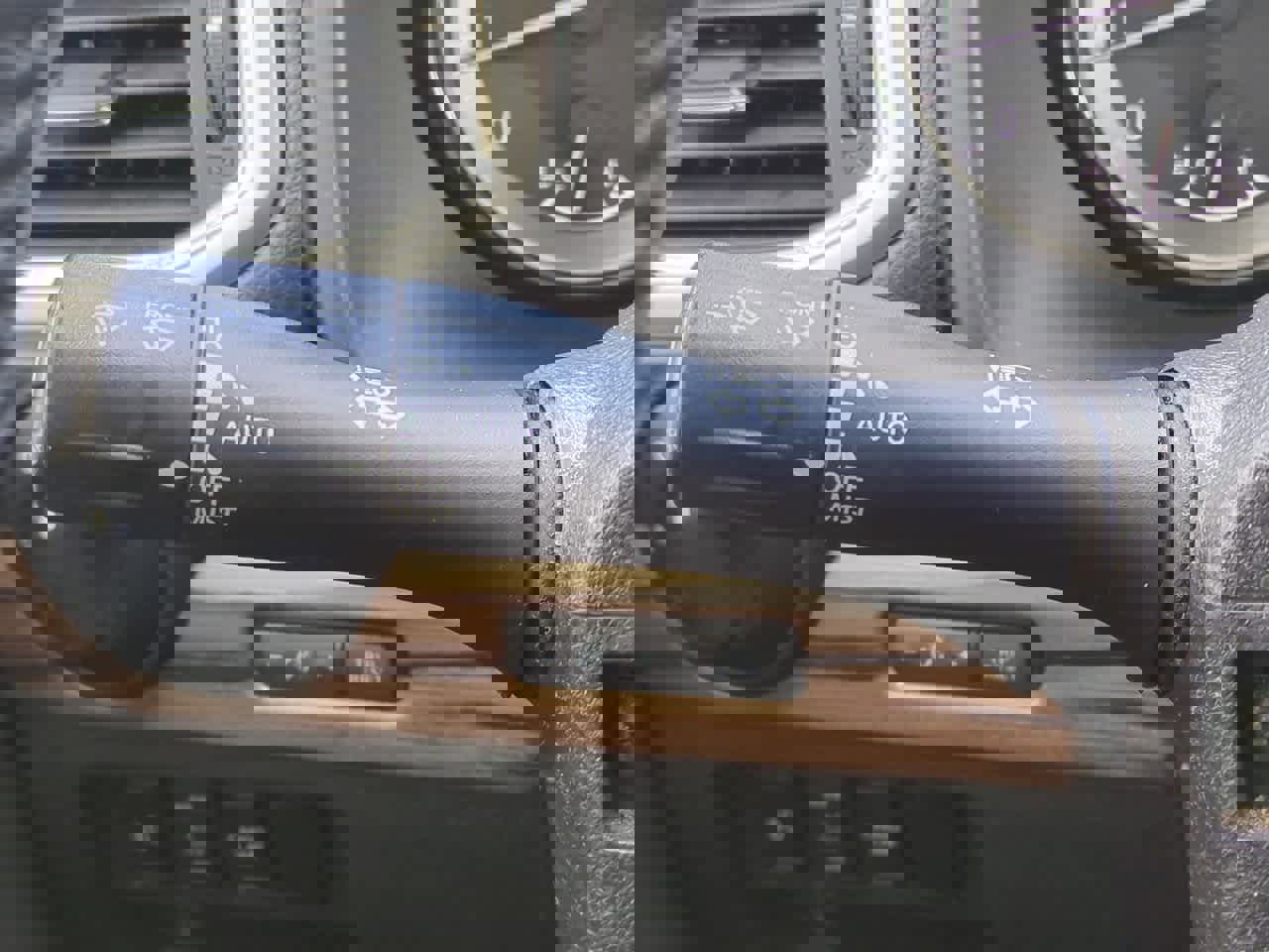 Used 2018 Nissan Titan SL image 27