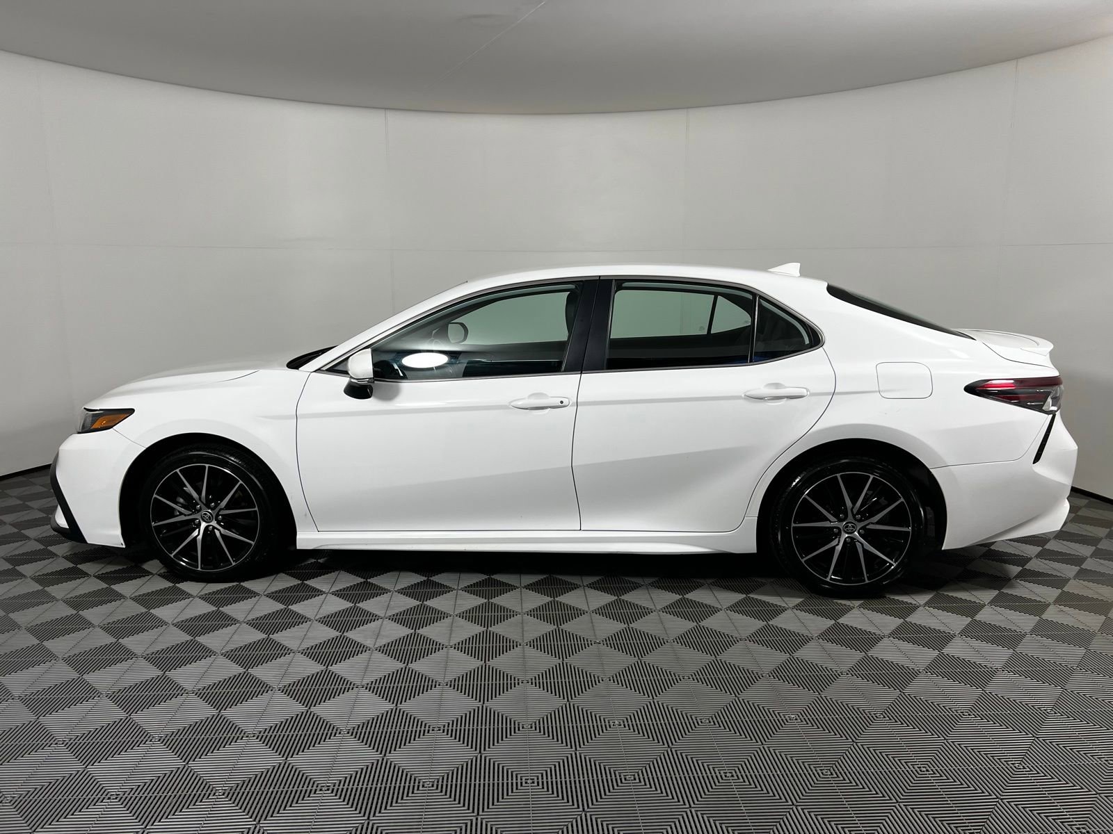 Certified 2024 Toyota Camry SE image 8