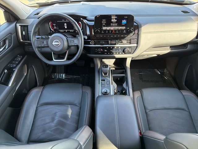 Used 2024 Nissan Pathfinder Platinum w/ Lighting Package (N93) AWD/4WD image 9