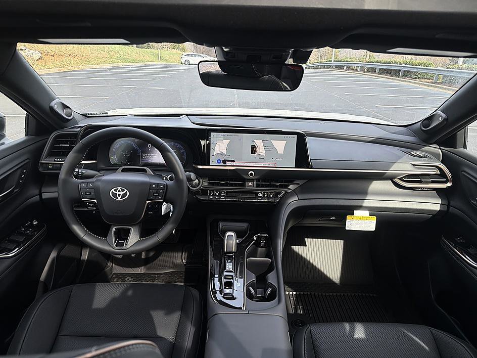 New 2026 Toyota Crown Platinum image 18