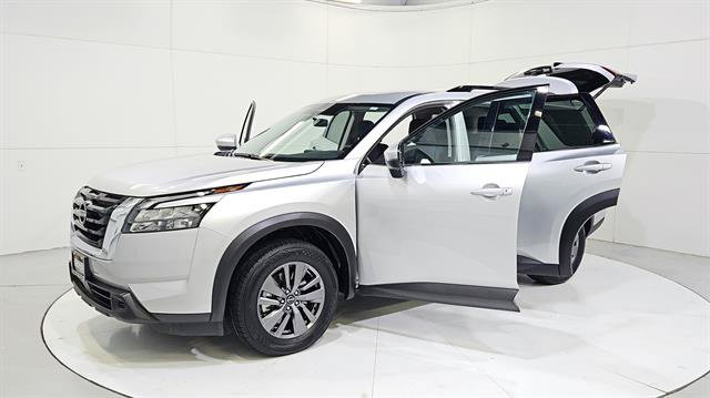 Certified 2025 Nissan Pathfinder SV FWD image 30