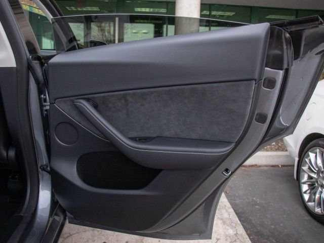 Used 2025 Tesla Model Y Long Range image 23