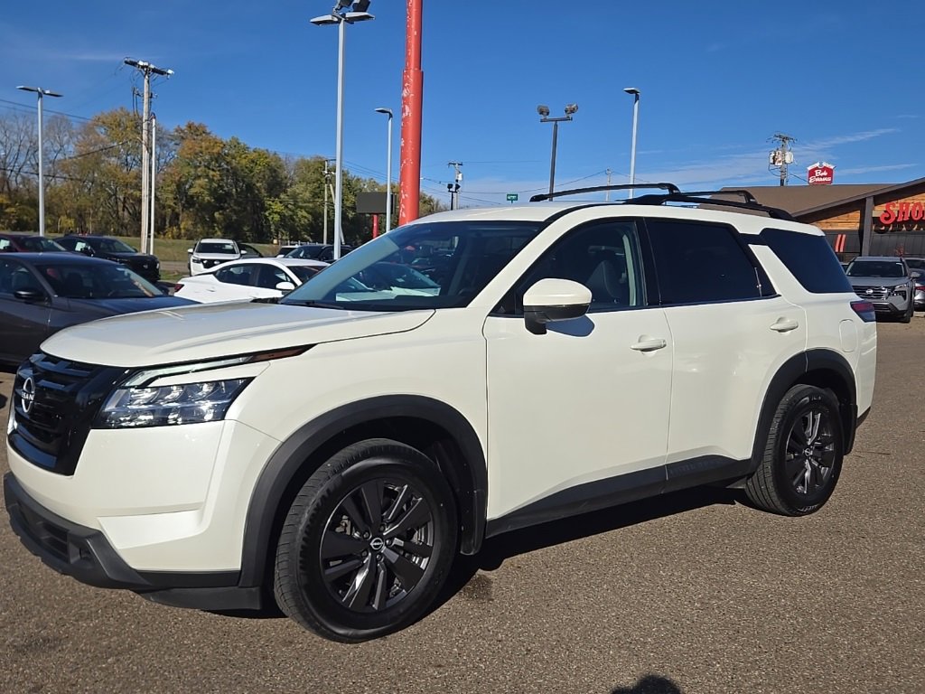 Used 2022 Nissan Pathfinder SV w/ SV Black Package image 3