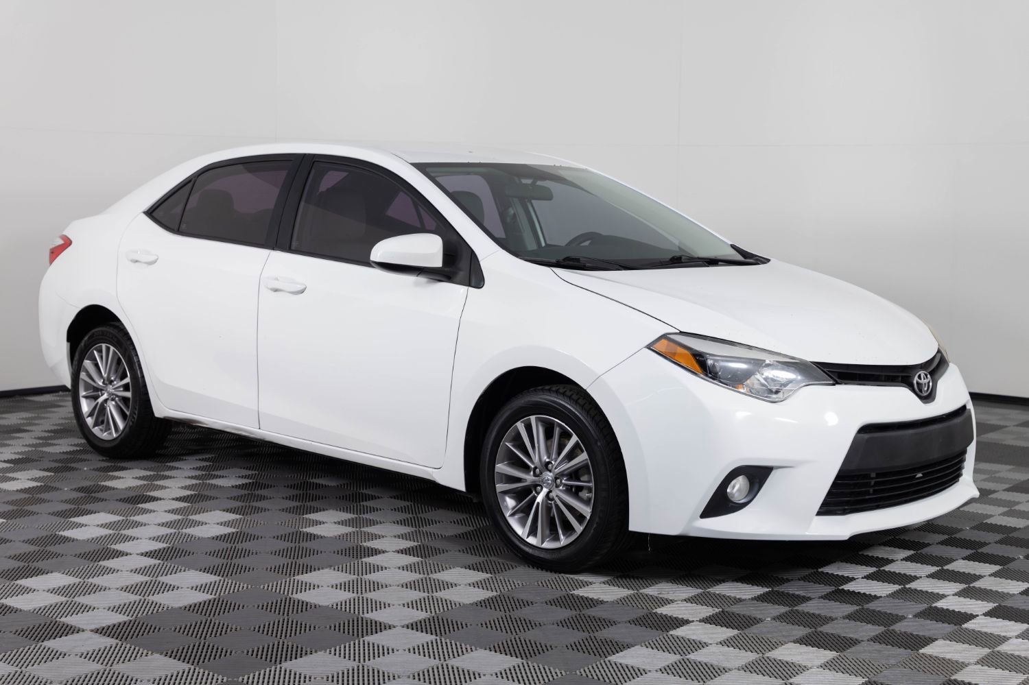 Used 2015 Toyota Corolla LE FWD image 10