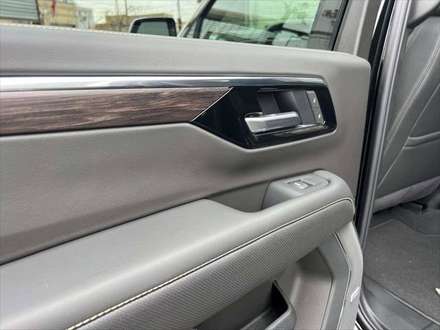 Used 2025 Chevrolet Suburban Premier image 12