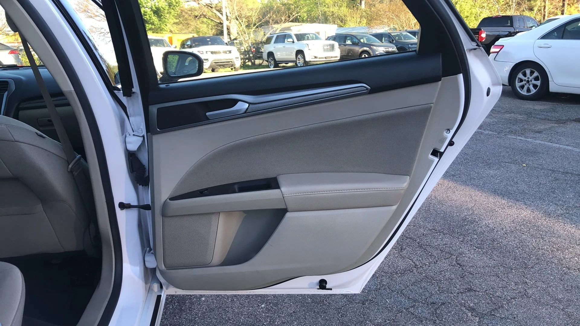 Used 2020 Ford Fusion SE FWD image 15