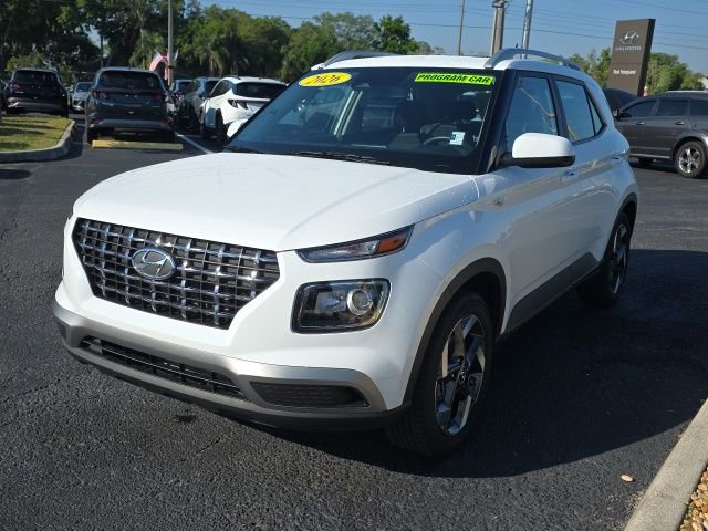 Certified 2026 Hyundai Venue SEL FWD image 2