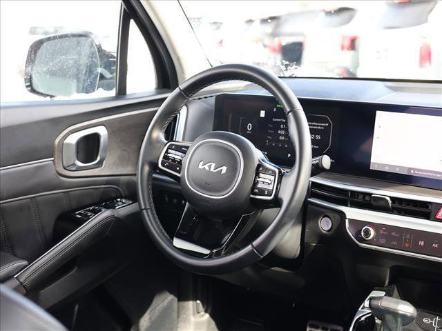 Used 2025 Kia Sorento SX image 11
