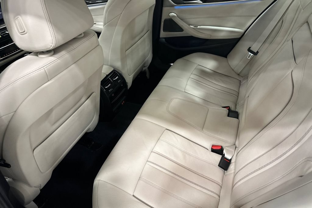 Used 2023 BMW 530e w/ Premium Package RWD image 13