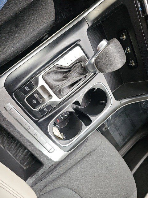 Used 2022 Kia Carnival LX image 24