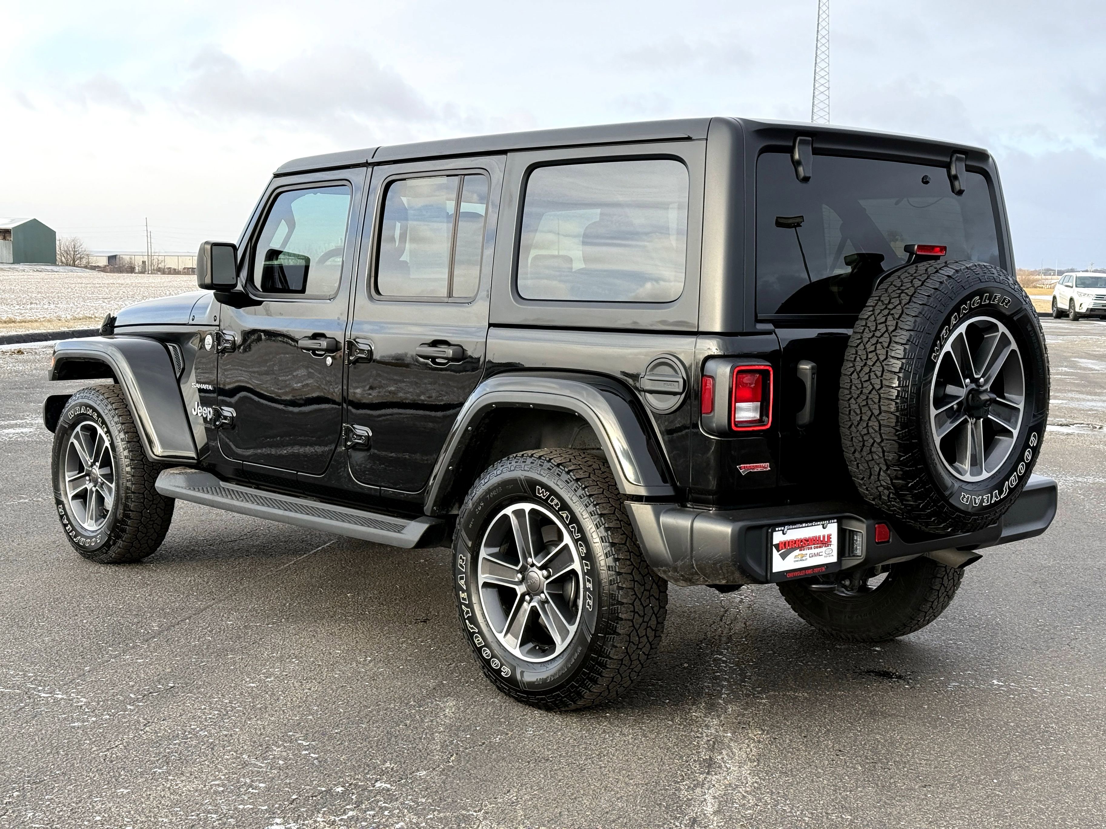 Used 2023 Jeep Wrangler Sahara image 6