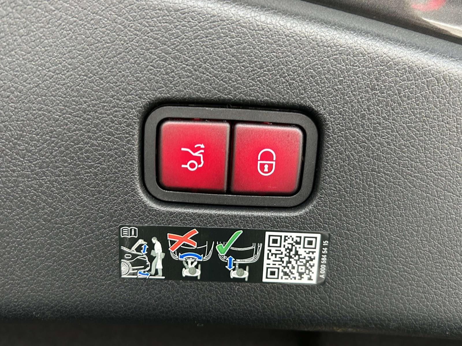 Used 2024 Mercedes-Benz CLE 450 4MATIC Coupe image 17