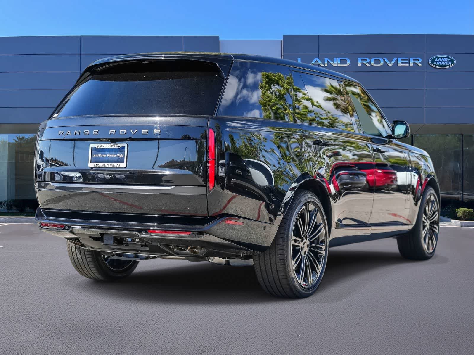 New 2026 Land Rover Range Rover Long Wheelbase SE AWD/4WD image 4