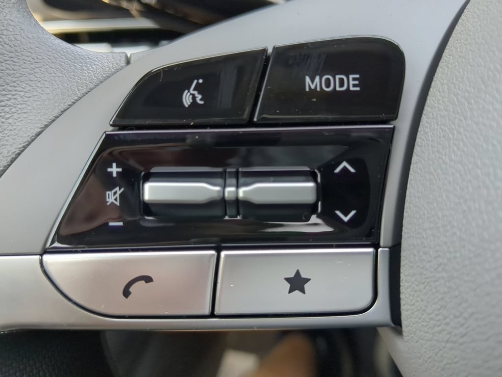 Used 2024 Hyundai Elantra Blue FWD image 15