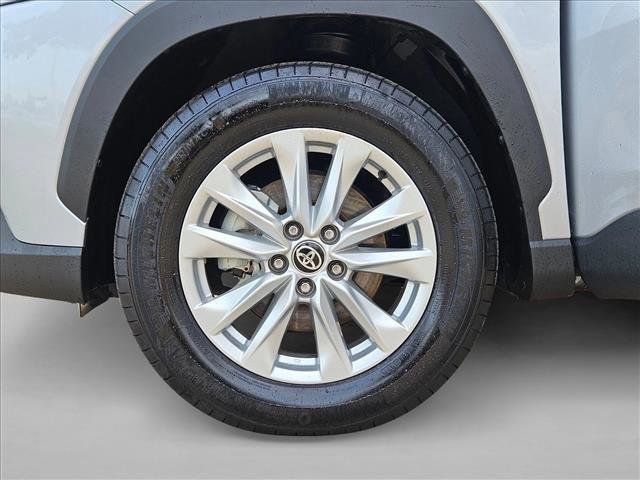 Used 2025 Toyota Corolla Cross LE image 22