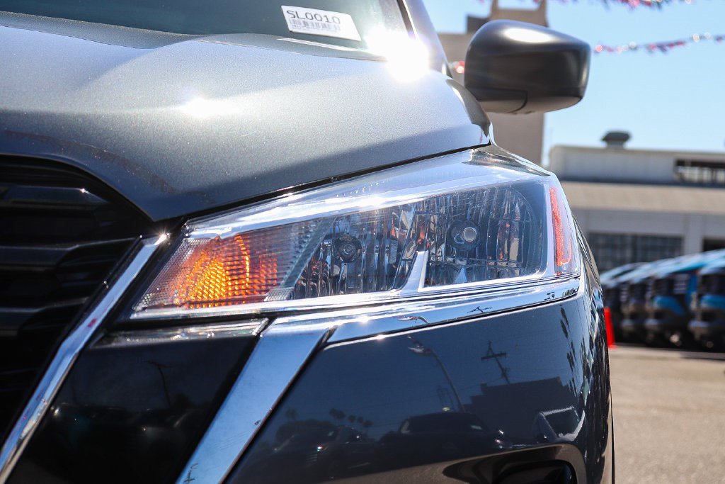 Certified 2025 Nissan Kicks Play S FWD image 4