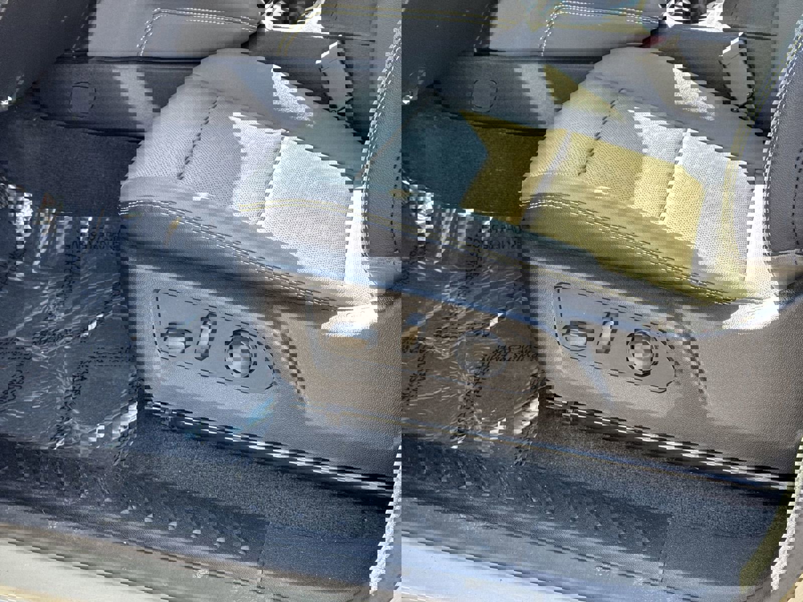 Used 2023 Chevrolet Colorado ZR2 w/ ZR2 Convenience Package III image 17