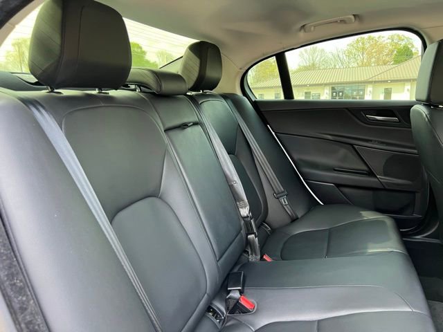 Used 2018 Jaguar XE image 20