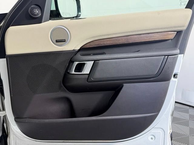 Used 2018 Land Rover Discovery HSE AWD/4WD image 20