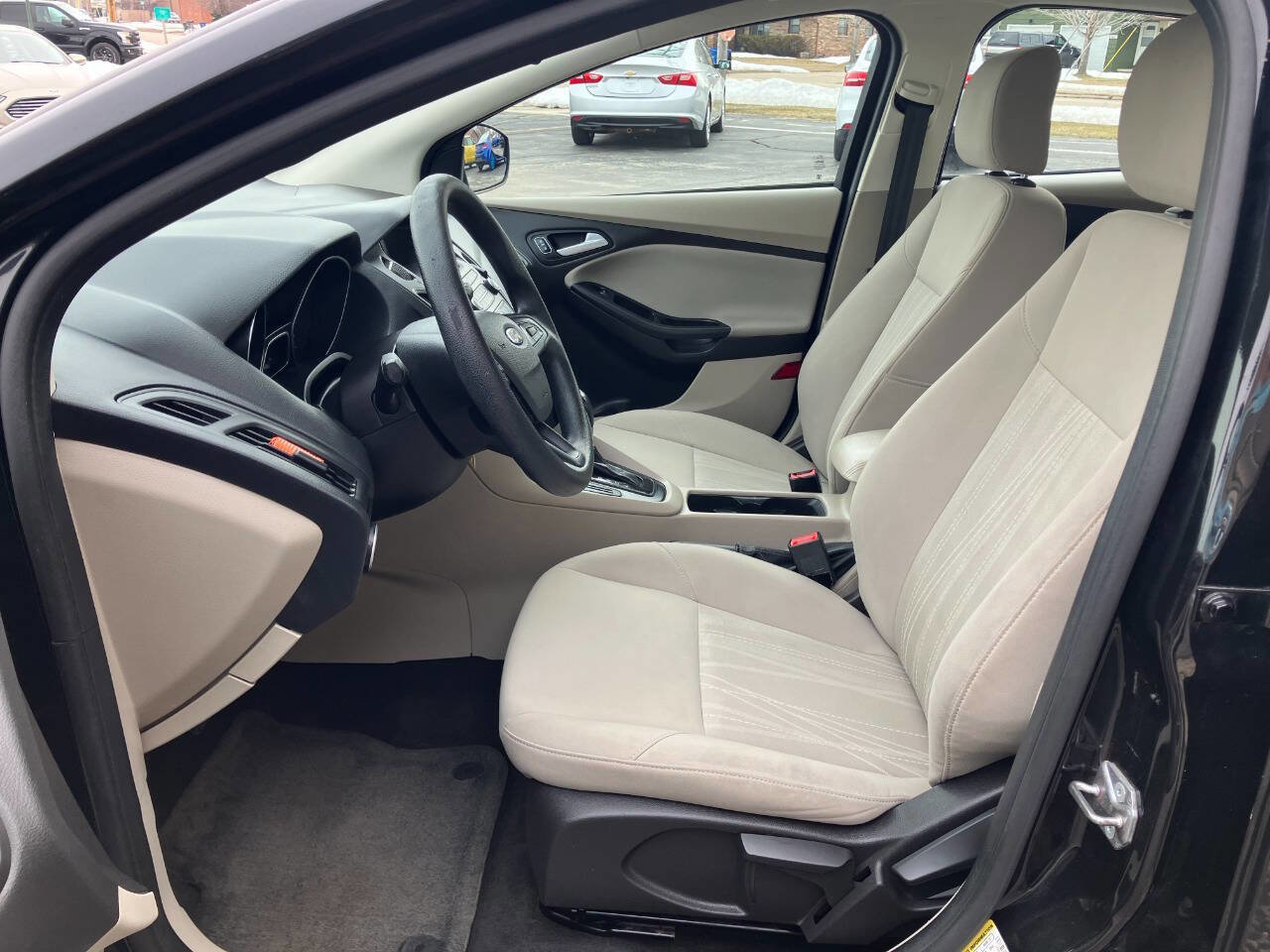 Used 2015 Ford Focus SE FWD image 10
