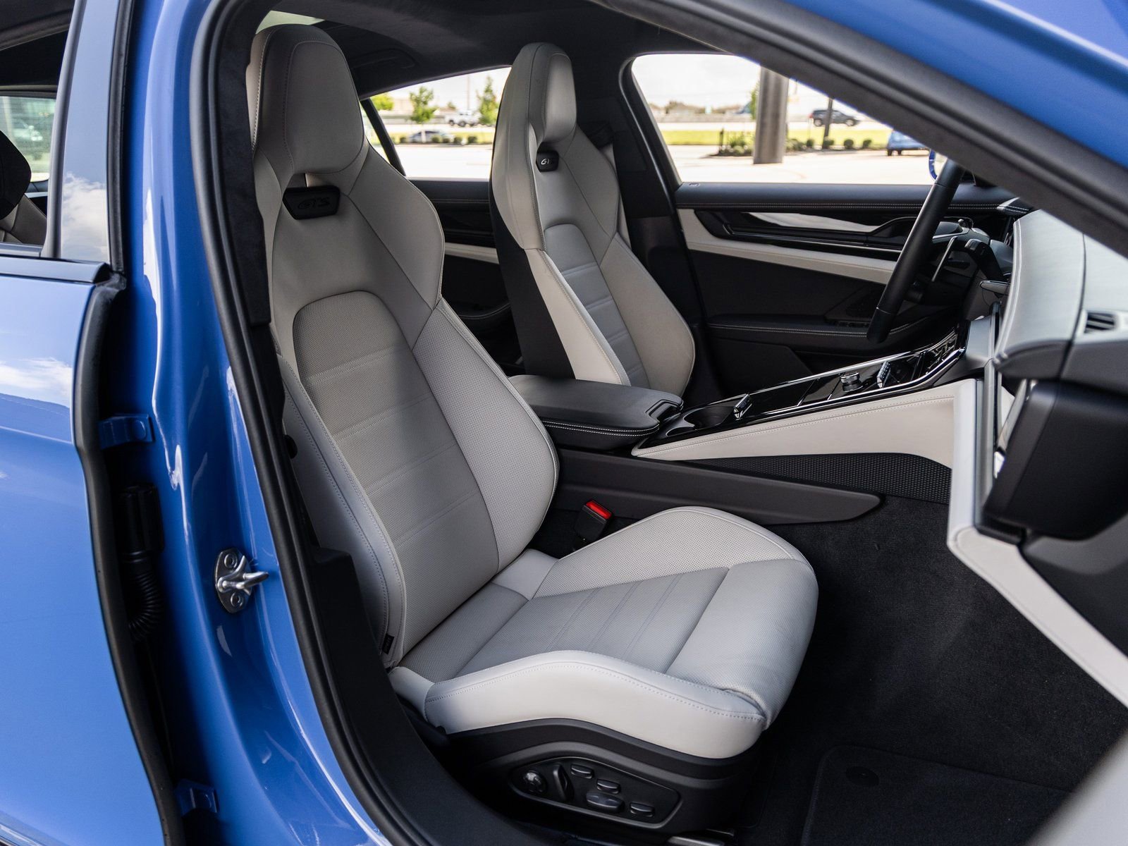 Used 2025 Porsche Panamera GTS image 49